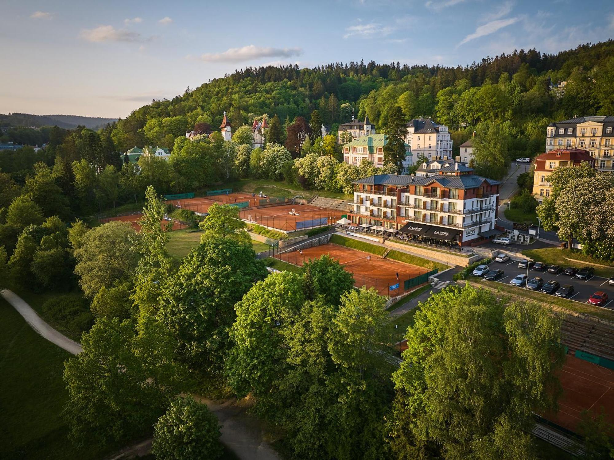 Wellness Hotel Queens Marianske Lazne Exterior photo